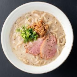 鶏の白湯醤油ラーメン