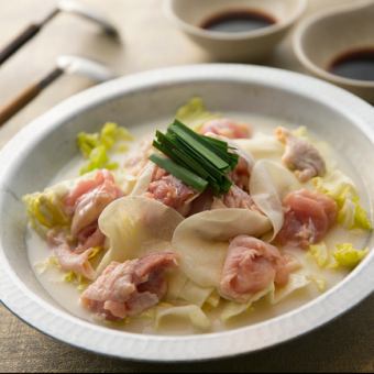 【名物-meibutu-コース】牛モツ入り博多鶏鍋＋焼き野菜盛り合わせ