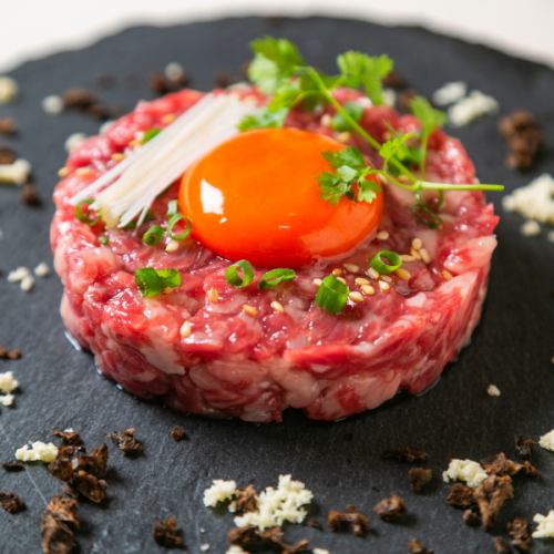 Only fresh meat can provide this! "Wagyu Yukhoe" made with specially selected eggs