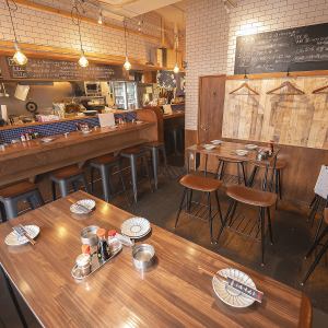 ゆったり座れるテーブル席！