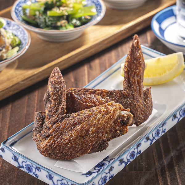 【やみつきの味】ビールと相性抜群◎秘伝のスパイスが効いた「手羽先スパイシー」