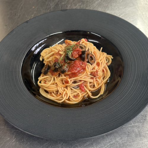 アンチョビとオリーブのトマトソース