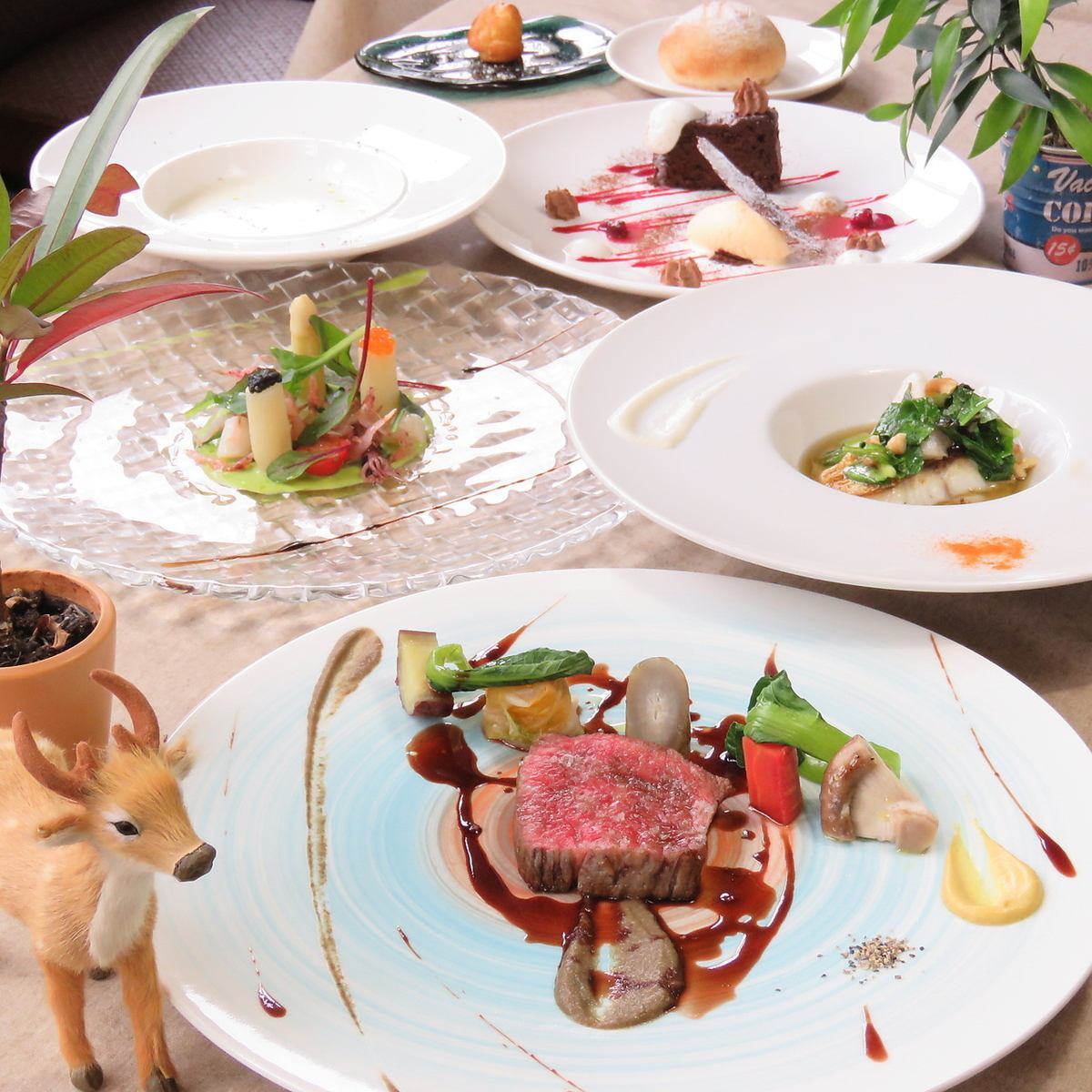Food is luxury French, price is bistro fee.Restaurants filled with chef Date's restaurant