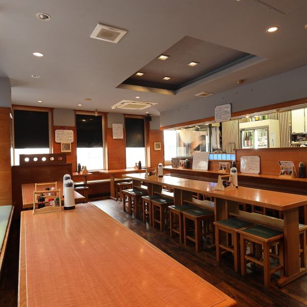 当店はJR池袋駅11出口より徒歩約1分とアクセス抜群！最大60名様まで宴会を楽しむことが可能です！店内は香ばしい海鮮の香り漂うアットホームな空間でデートや記念日、会社宴会まで幅広いシーンでご利用いただけます！