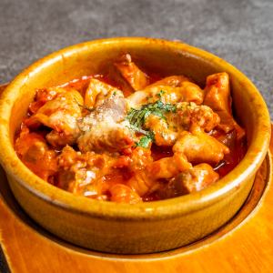 나폴리 풍 돼지가 든 토마토 조림