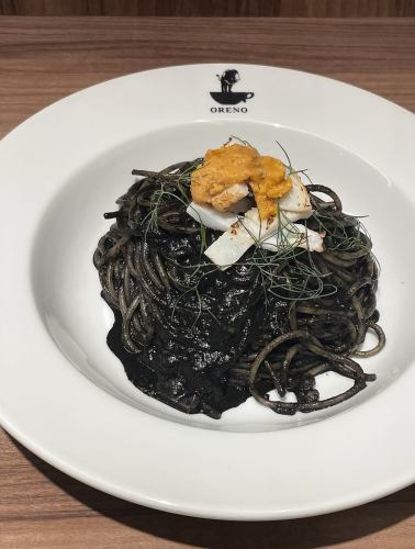 イカ墨のスパゲッティ~炙りスルメイカと雲丹を添えて~
