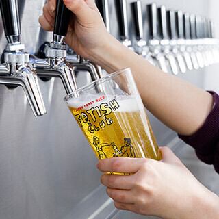 プロも絶賛！20種類の自家製クラフトビールからお好みの一杯を。