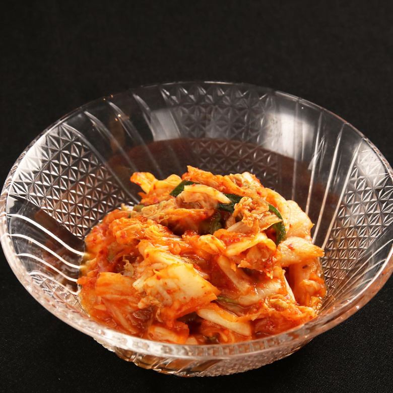 Sweet and spicy Chinese cabbage kimchi/Kakuteki (radish kimchi)