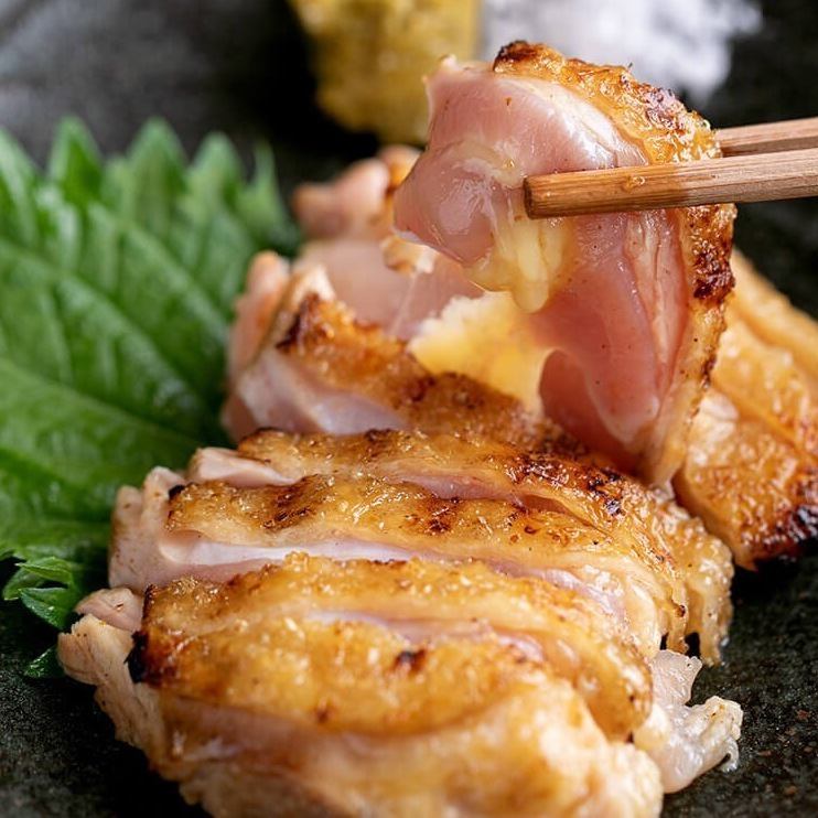 There are many carefully selected dishes, including the popular free-range chicken thigh tataki!
