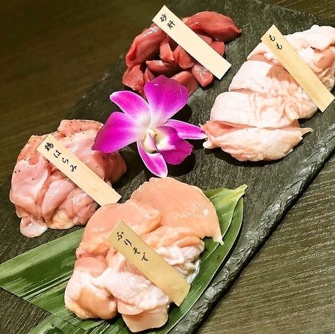 毎朝仕入れる新鮮な大山どりと和牛は、当店が自信を持っておススメ★6名掛けの掘りごたつ席ではゆったりと足を伸ばせるので、リラックスしてお食事していただけます。