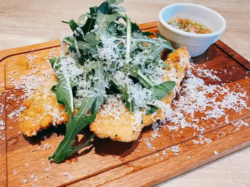 ハーブ香るチキンカツレツ～フレッシュケッカソース&たっぷりパルミジャーノ～