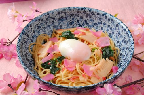 Pasta with sakura shrimp, rape blossoms, and bamboo shoots with kombucha soup