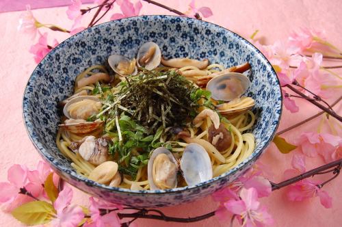 Wasabi cream pasta with clams and mushrooms