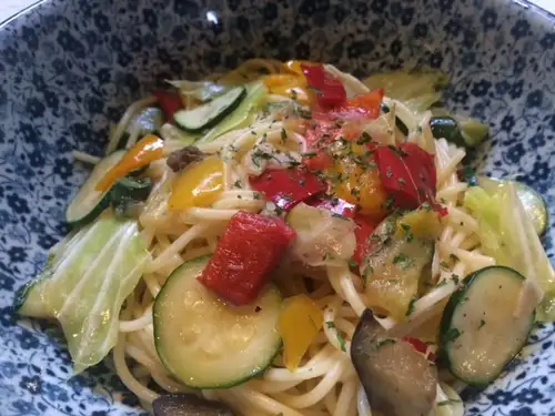 夏限定!夏野菜の彩り菜園風 ペペロンチーノ