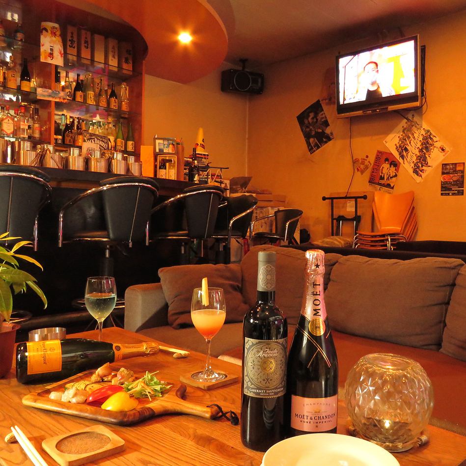 谷山のお洒落BAR【ナイツバー】飲み放題メニューも充実の結婚式二次会コースは￥2500～