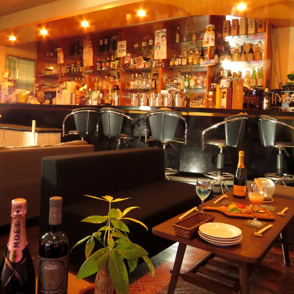 Taniyama's stylish bar [Knight's Bar] offers a full wedding reception course with an all-you-can-drink menu from 2500 yen
