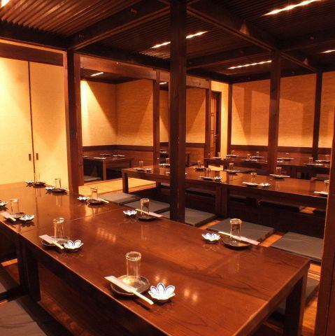 くつろげるプライベートな空間。2名～45名様までの掘りごたつ式個室完備！会社宴会、忘年会、新年会、歓送迎会はもちろん、気の合う仲間同士の飲み会から女子会、デートまで各種シーンに最適です♪