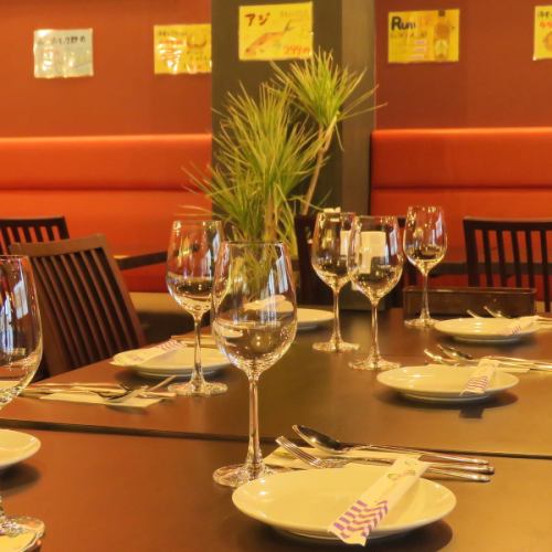 オシャレな2名様用のテーブル席も多数ご用意♪