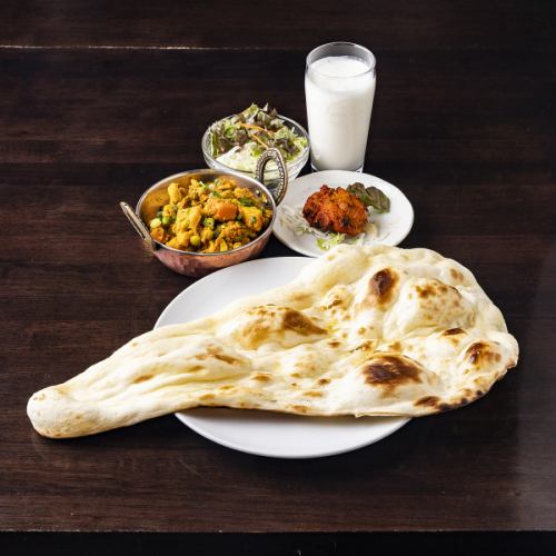 本格カレーとナンをご賞味ください！