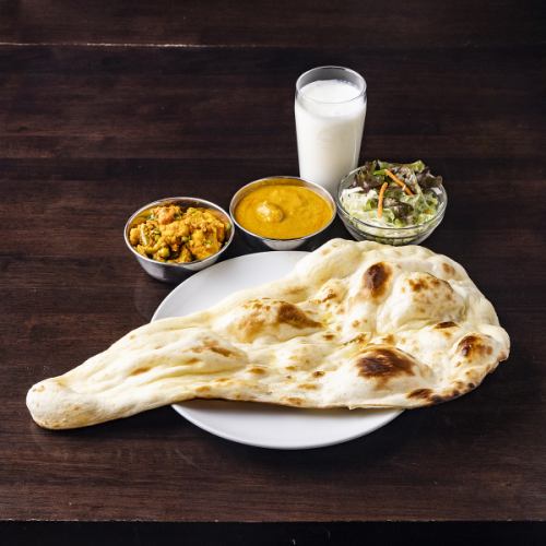 2種類のカレーが選べるEランチ