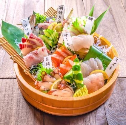 【お造り盛り合せ】鮮度が命！！今が旬のお魚たちをご堪能♪