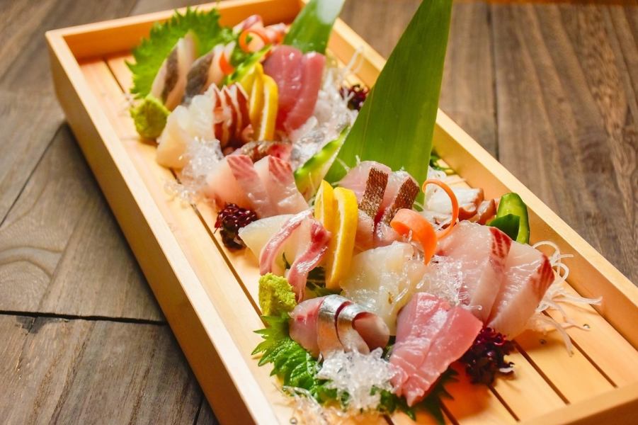 【お造り盛り合せ】鮮度が命！！今が旬のお魚たちをご堪能♪