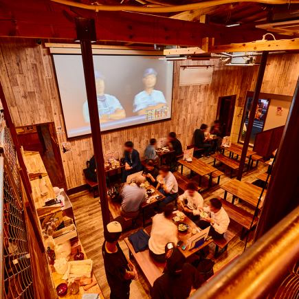 【室内广场或露台座位/私人派对】30人及以上，5道菜式套餐，含2小时无限畅饮“私人派对自助餐”。