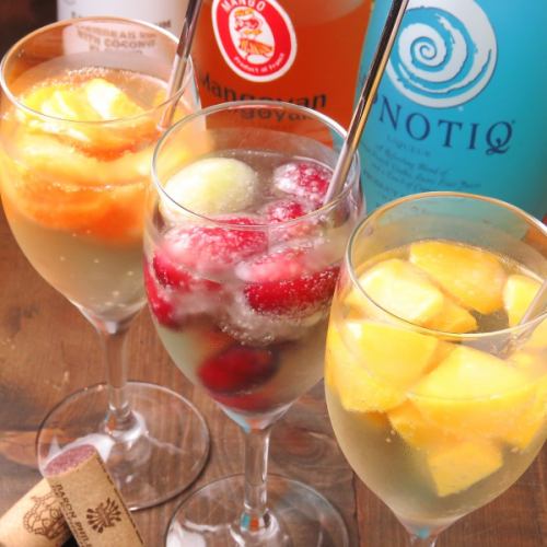 果実入りのカクテルも