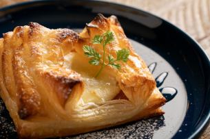 ハニーモッツァレラチーズパイ