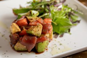 漬けマグロとアボカドのサラダ仕立て