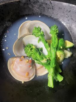 Steamed clams and spring vegetables with sake