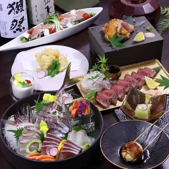 【6000日元豪华套餐：关市竹荚鱼刺身、冠烤鸡、大分和牛、精致内脏火锅】含2小时畅饮