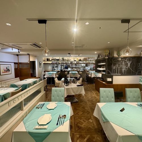 Enjoy the atmosphere of "seeing," "eating," and "enjoying" and the delicious cuisine with wine.Please contact the store for private reservations and parties.