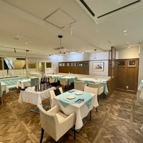 Enjoy the atmosphere of "seeing," "eating," and "enjoying" and the delicious cuisine with wine.Please contact the store for private reservations and parties.