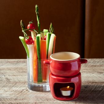 Fresh and juicy! Bagna Cauda with colorful vegetables