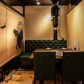 Each seat has a roll curtain, so you can spend your time in private.