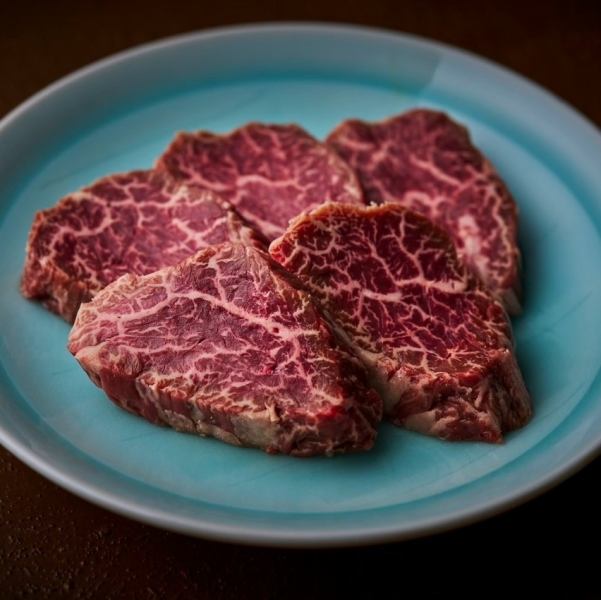 Yakiniku Kojima 最受欢迎的菜品是牛腩排！