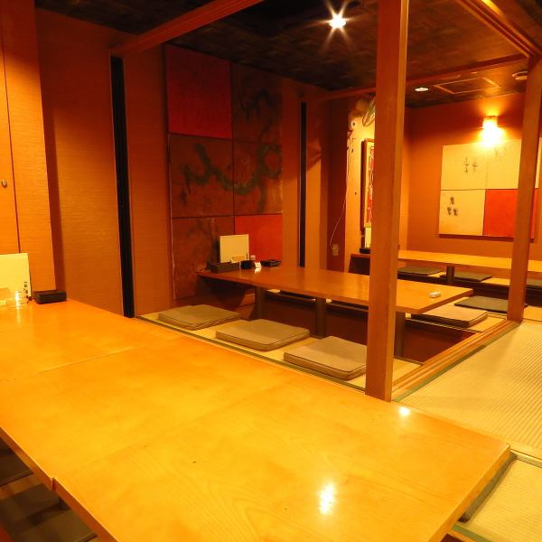 小上りテーブルも全て掘りごたつ。仕切りをはずせば60名の大人数の宴会も可能です。「掘りごたつ座敷の完全個室」にリニューアルしました！接待や同窓会や各種宴会にどうぞ。