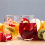 It feels good to invite a girl ♪ Do you want to toast "Fruit Sangria"?