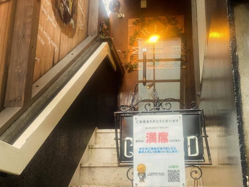 「連休ありがとうございました‼️」

一方、連休中のお問い合わせが多く
ご来店が叶わなかったお客様には大変な
ご不便をおかけいたしました🙇‍♂️

その代わりといっちゃあなんですが

私たちもゆっくり休息がとれましたので
その分以上に！
お店の運営にもチカラが入ります💪

さて、連休明け一発目の今日は
土曜日ということもあり
ご予約で満席でございます🙇‍♂️
(ありがとうございます)

明日以降ご来店を予定しているお客様は
ご予約をしてくださると大変助かります🙇‍♂️

人気のお曜日とかは特に…

予約無しで来られた場合
無理矢理、条件付きで入店して頂いたりと
精一杯‼️対応しますが💦
(代案店が近隣に少ないので)

お酒やお料理もすべてその場で作りますし
予約数に応じて人員を調整しているため

スタッフやお店側には
かなりの負荷がかかって参ります🙌💦

事前注文やご予約が、皆様の想像以上に
お店には助かる行動なんですよね😌💦

ご理解下さっているお客様も
多くいらっしゃいますので

本当にいつも感謝しております🙇‍♂️

と、いうわけで
明日以降のご予約は
LINEやネット予約等
予約方法は多数ございますので
是非ご活用くださいね！

それでは
明日以降も宜しくお願い致します🙇

2025/05/10
のマーリンレートは２枚目✌️

■営業時間　月曜〜土曜
17:00-24:00

■営業時間　日曜・祝日
17:00-22:00

■ラストオーダー
フード閉店1時間前
ドリンク閉店30分前

■定休日(臨時変動有り)
毎週 火曜日
※火曜祝日は水曜定休
※火曜祝前は木曜定休
※春季・夏季・年末年始・冬季休暇有り

🚳駐輪場のご用意はありません🚳
⚠️ミニストップ様など⚠️
⚠️近隣に自転車を停めないでください⚠️
🅿️コインパーキングにお停めの際は
駐車証明を発行してご来店下さい。
(200円のダイレクト値引き)

⬛︎お店の予約
↑↑↑Instagramページトップリンク↑↑↑

⚠️営業中のお電話は、繋がりにくくなっております⚠️
ご理解のほどよろしくお願いします。
————————————
#ディナーはエンターテインメント
#こんなところにこんな店
#旅行の目的になる店
#遠くても行きたい店
#みんなが楽しい
#究極のオムライス
#マーリンコイン
#マーリンレート
#東京都
#練馬区
#大泉学園
#大泉学園グルメ
#大泉学園ディナー
#ダイニングバー
#バーカウンター
#テラス席
#創作料理
#創作おうちダイニング
#まりあーじゅ
#mariage
#おしゃれなバー
#イタリアン