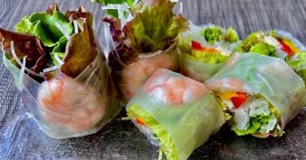Spring rolls with shrimp and cream cheese