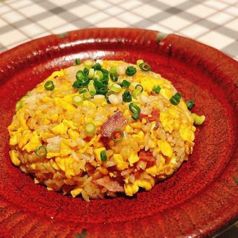 蒜蓉奶油醬油蛋炒飯