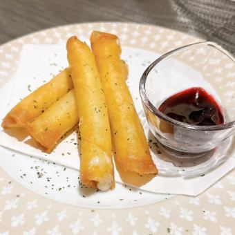 Deep-fried spring roll sticks with three kinds of melted cheese and cassis berry sauce