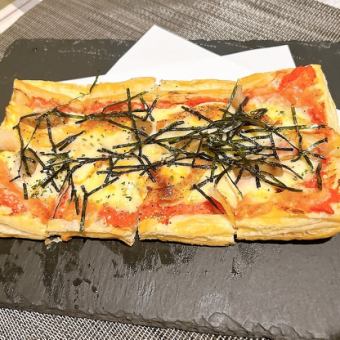 Mentaiko and cheese pie crust pizza