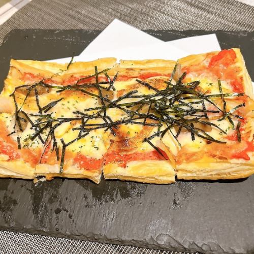 Mentaiko and cheese pie crust pizza