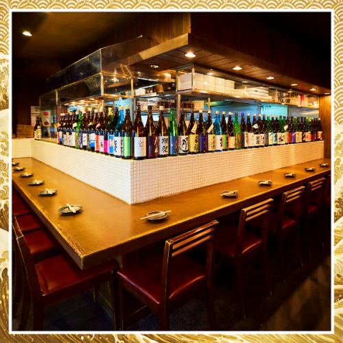 <p>店内にはカウンター14席とテーブル席。昼飲みからお仕事帰りのサク飲み、普段の飲みや宴会、深夜から朝6時まで気軽にご利用ください♪◎※画像は系列店</p>