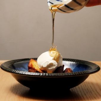 Deep-fried sticky sweet potato and red sweet potato ~ Served with vanilla ice cream ~