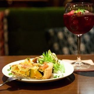 4月から働けるスタッ