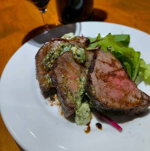 黒毛和牛の炭火焼き　あおさわさびバター