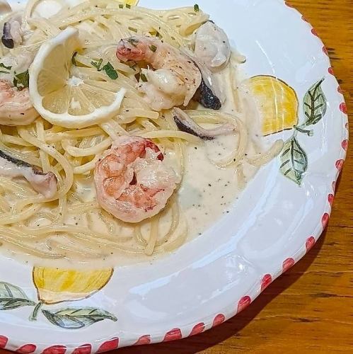 魚介のレモンクリームパスタ